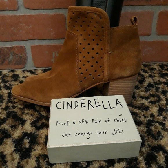 Gianni Bini Peep Toe Cognac Booties Boots Brown New 6 open toe Suede Leather - Picture 2 of 8